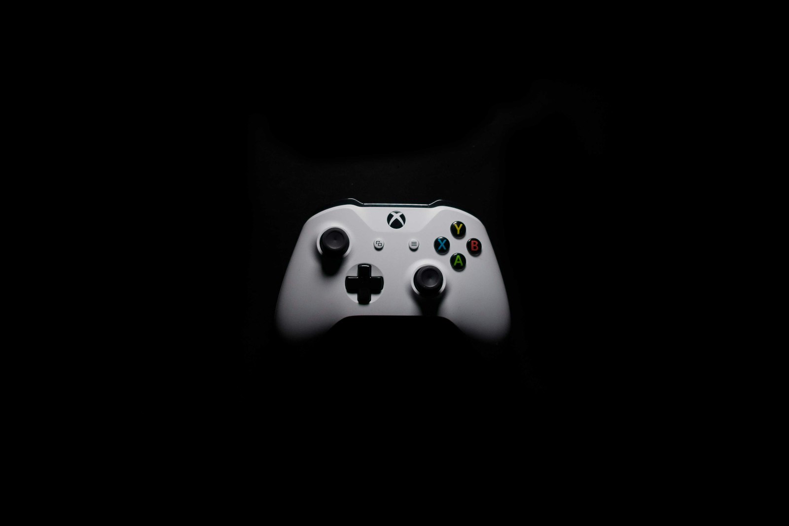 White Microsoft Xbox One controller