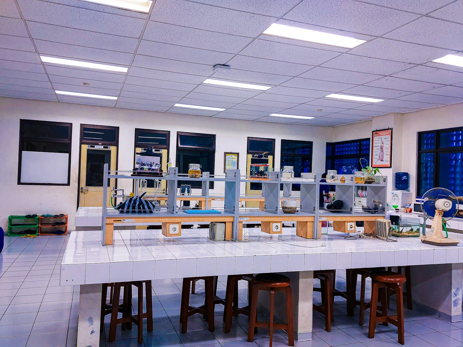 A room filled with lots of tables and stools