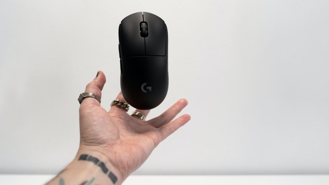 person holding black hp cordless computer mouse